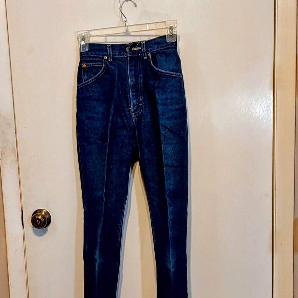 Liz Claiborre Ladies Jeans 24" Waist Med Wash Sz 4  5 pocket Straight Leg